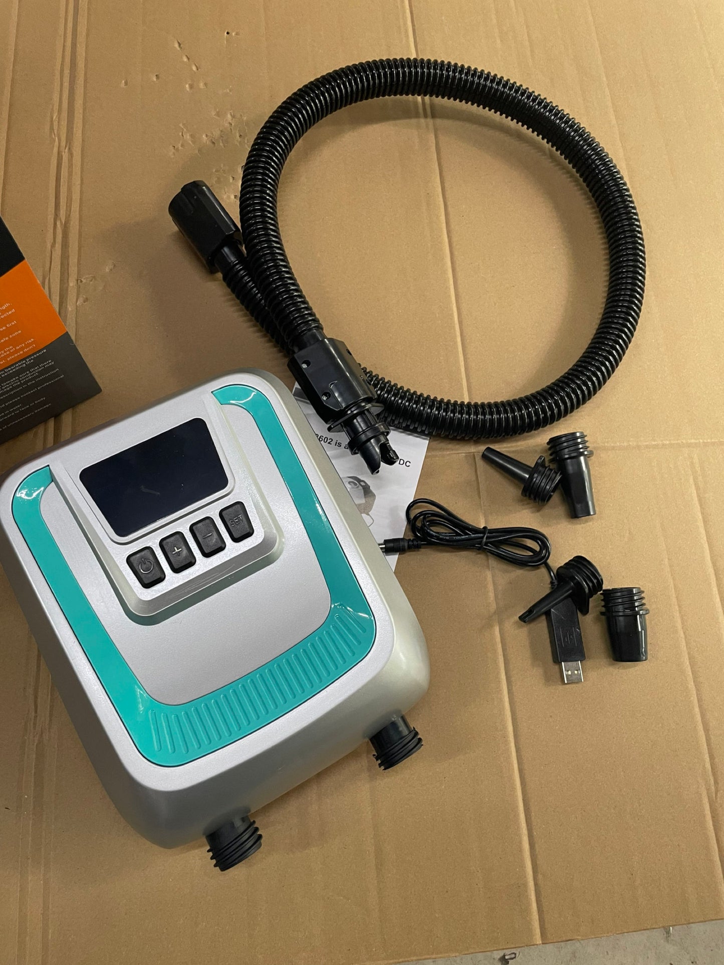 Oppladbar elektrisk SUP-pumpe