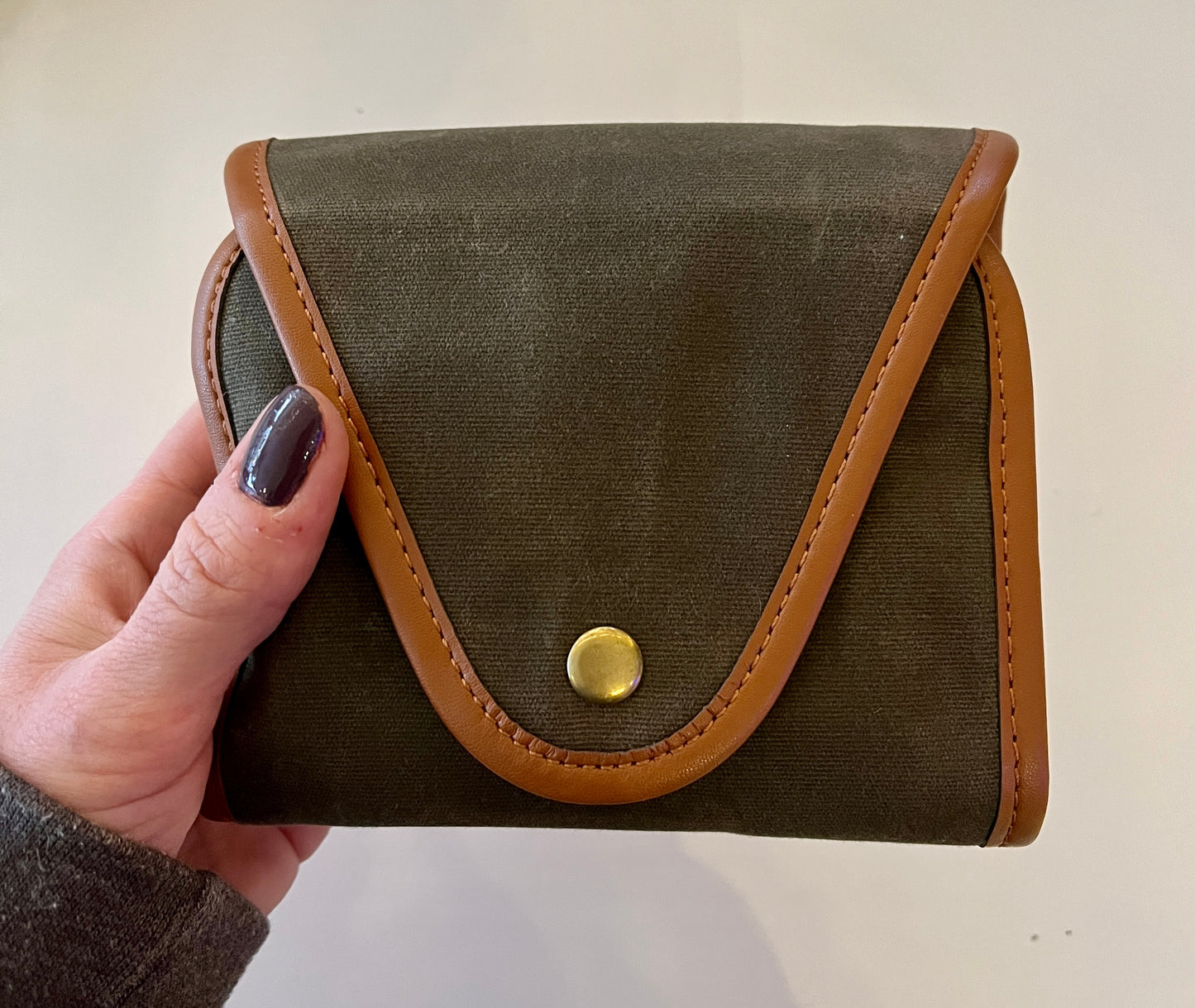 Surf Kit - Travel Clutch, inkl. voks, solkrem, Lip Balm & kam m/finnenøkkel