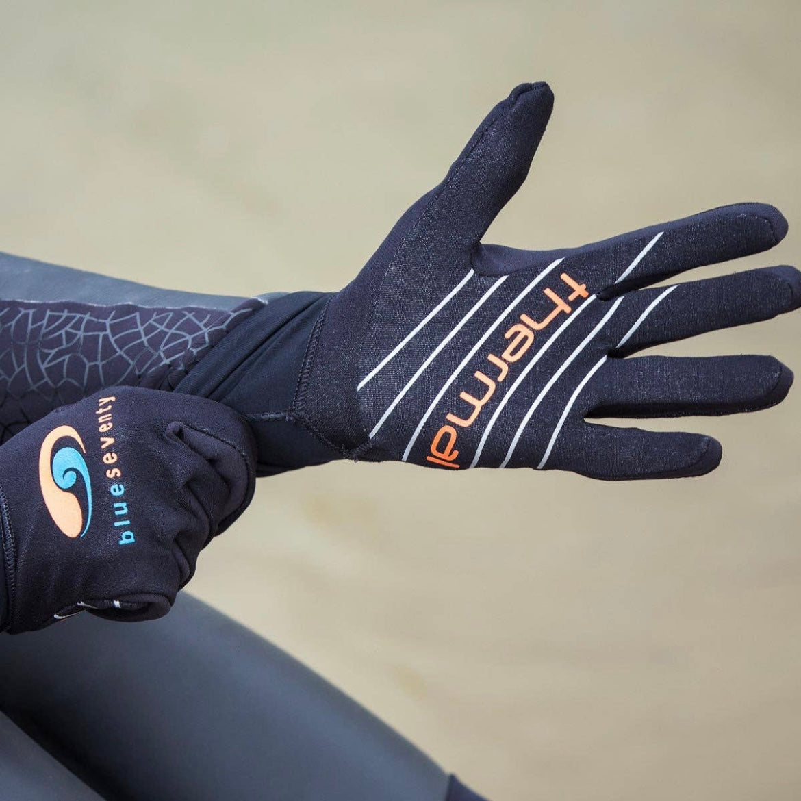 Neoprene swimming gloves